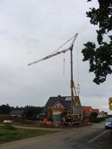 10. September 2008: Links neben dem Kran, der 'Geräteschuppen' der Baufirma Meier.