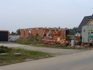 29. September 2008: Die Innenwnde im EG sind fast fertig, der Keller ist verfllt.