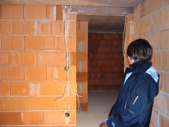 30. Oktober 2008: 'Im Keller ist es dunkel. Ich mach mal im Technikraum den Baustrahler an.'