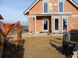 14. November 2008: Die Frnkische Baugesellschaft fhrt im Auftrag von e.on den Hausanschluss aus.