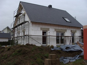 21. Dezemeber 2008: Das Haus ist komplett mit Styropor-Dmmung versehen.