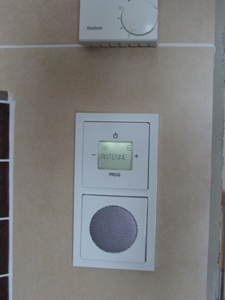 15. Februar: 'Ein Radio im Bad.' - ein kleines Schmankerl vom Elektriker in (Geheim)Absprache mit dem Bauherren -:).